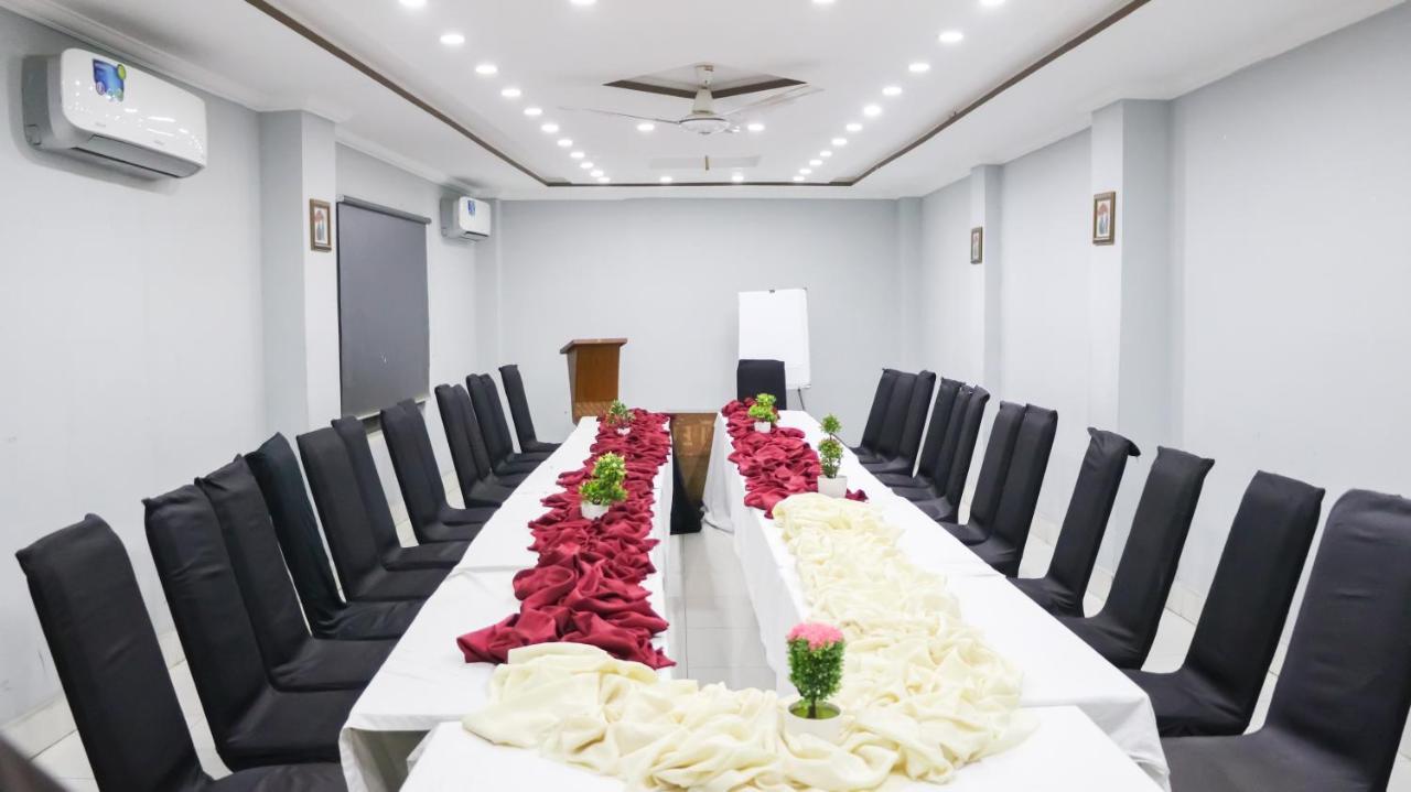 Hotel Crown Inn ملتان المظهر الخارجي الصورة