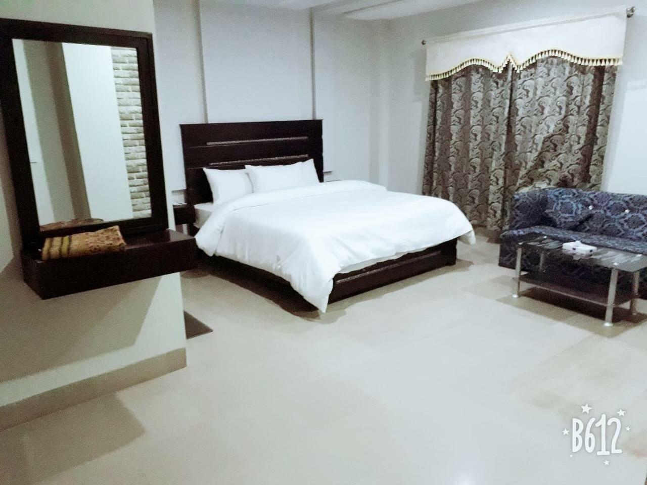 Hotel Crown Inn ملتان المظهر الخارجي الصورة